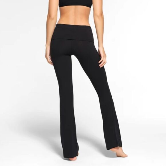 NWT SKIMS Fold Over Lounge Pants In Soot Black Legging Dance Relaxed Boot Flare - Picture 3 of 10